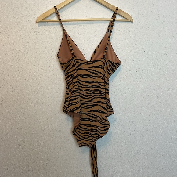 Aerie Tiger Animal Print One Piece Swim Suit Size Medium - Picture 3 of 4